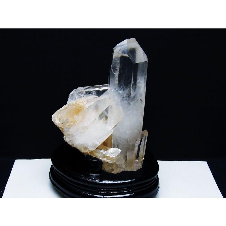 1.3Kg 水晶 クラスター 原石 マダガスカル産 台座付属 一点物 [送料