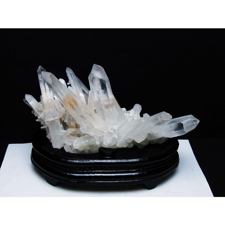 1.1Kg 水晶 クラスター 原石 マダガスカル産 台座付属 一点物 [送料