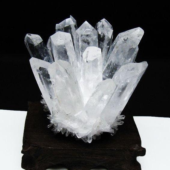 【最終値下げ!!】水晶クラスター 原石 天然石 パワーストーン 置き物 水晶 クラスター 原石 置物 台座付属 一点物 [送料無料] 182-7265