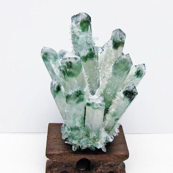 緑水晶 クラスター 原石 置物 台座付属 一点物 182-7354 : 天然石