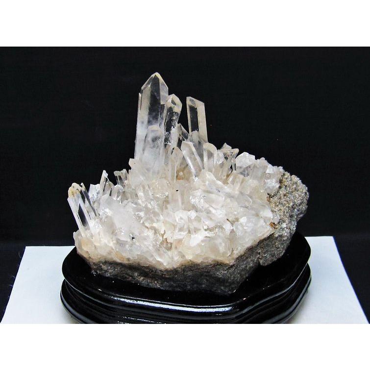2Kg 水晶 クラスター マダガスカル産 台座付属 原石 送料無料 一点物