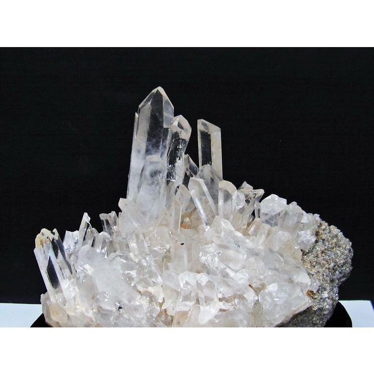 2Kg 水晶 クラスター マダガスカル産 台座付属 原石 送料無料 一点物