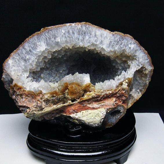 2.5Kg アゲート ジオード 原石 台座付属 一点物 送料無料 191-504