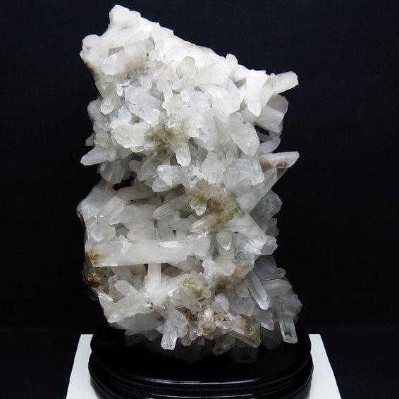 9.7Kg 水晶 クラスター 水晶 原石 マダガスカル産 台座付属 一点物  