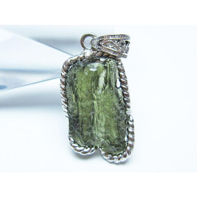 モルダバイト ペンダント 原石 ペンダントトップ 送料無料 メール便可