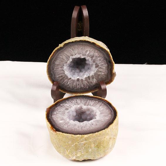 1.6Kg トレジャーメノウ アゲート 瑪瑙 メノウ 置物 台座付属 送料無料