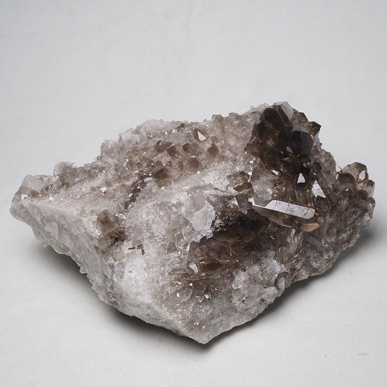 【週末限定値引き中】モリオン原石 スモーキークォーツ 黒水晶 クラスター 2kg 2Kg スモーキークォーツ クラスター 煙水晶 原石 モリオン 黒水晶