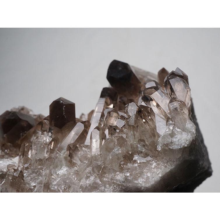 約2キロ　スモーキーモリオン　原石クラスター 2Kg スモーキークォーツ クラスター 煙水晶 原石 モリオン 黒水晶