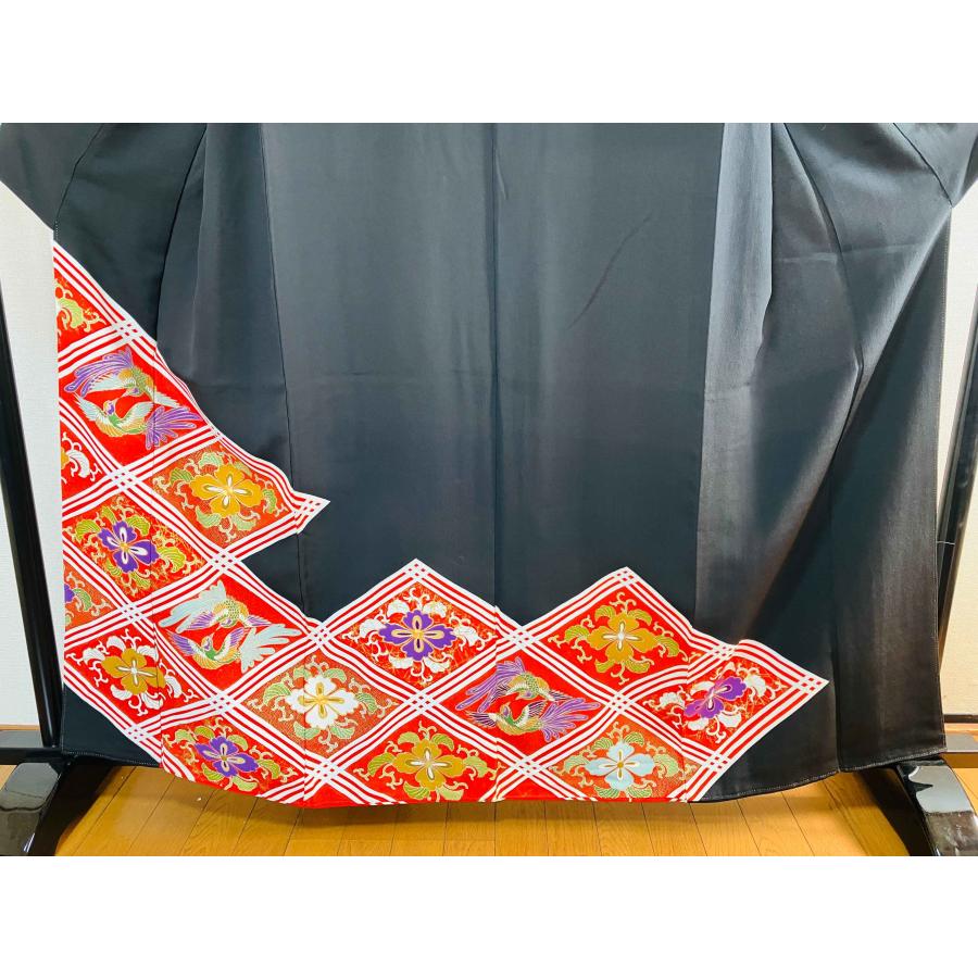 着物 黒留袖 正絹 / 黒色系 ブラック系 五つ文 草花文 鳥 身丈約158cm