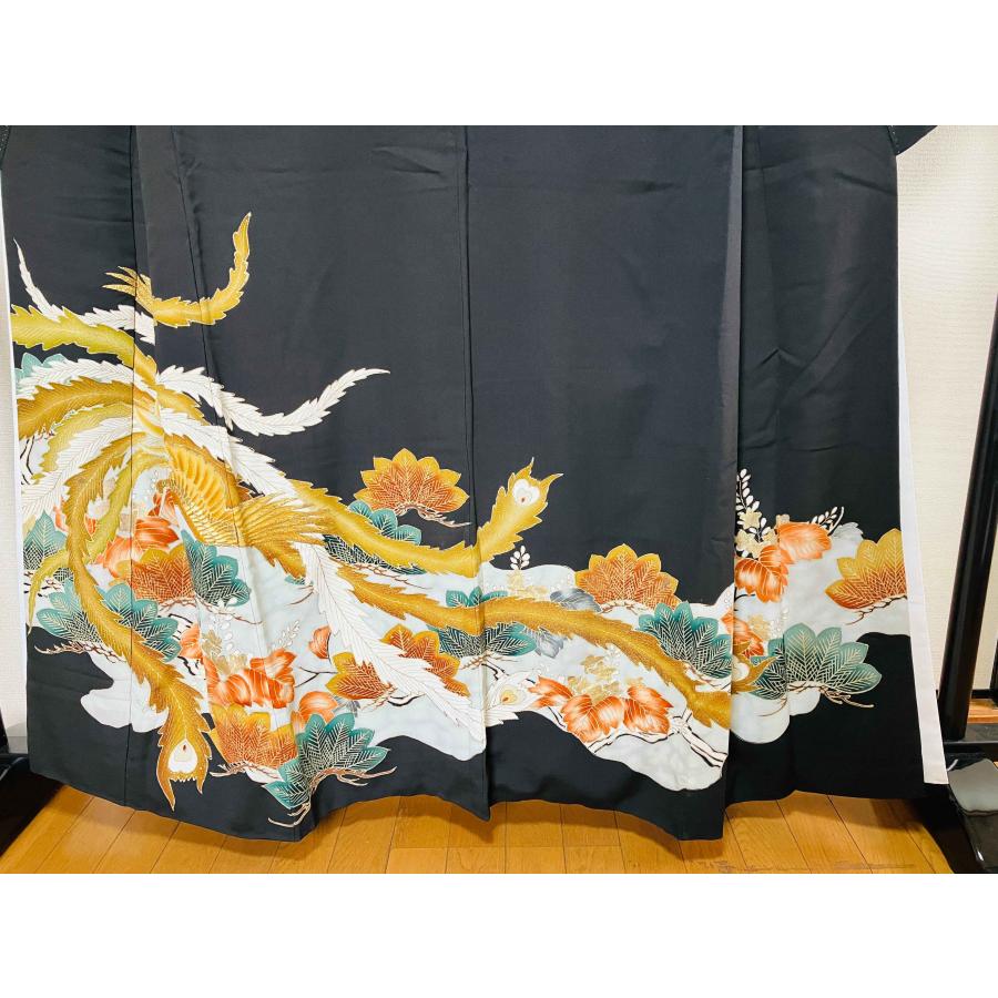 着物 黒留袖 正絹 / 黒色系 ブラック系 五つ紋 鳳凰 松 身丈約159cm 裄
