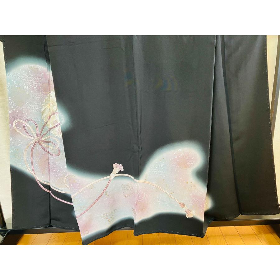着物 黒留袖 正絹 / 黒色系 ブラック系 五つ紋 菊 鶴 身丈約152cm 裄丈