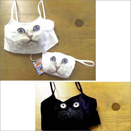イタリア製のベアトップ、ショーツともにネコの顔が大きくプリントされ