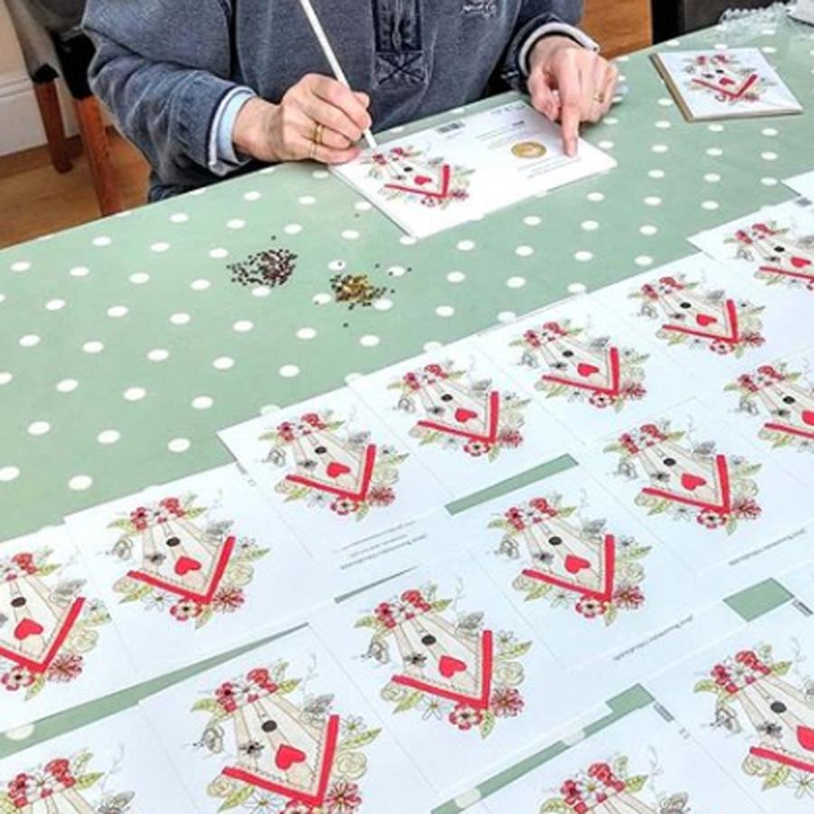 英国製 グリーティングカード 誕生日 バースデーケーキ 刺繍柄 ラインストーン付き ハンドメイド メール便ok Jbh 57 英国雑貨トゥーシェ 通販 Yahoo ショッピング