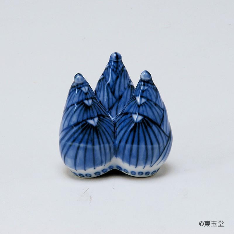 筍の蓋置 染付 高野昭阿弥作 茶道具 有田焼 九谷焼他 タケノコ 蓋置 染付 筍 高野昭阿弥作 （木箱入） タケノコ 竹の子 : お茶道具東