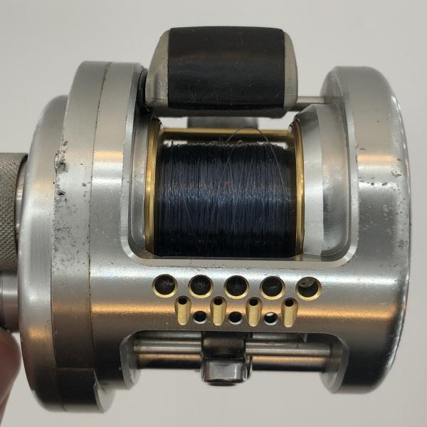 シマノ カルカッタコンクエスト100DC右ハンドル01865 中古品 GW シマノ カルカッタコンクエスト100DC右ハンドル01865 中古品 GW