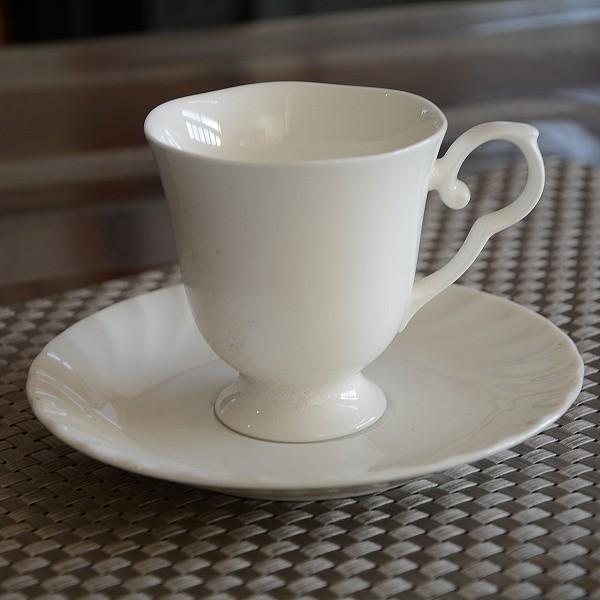 ホワイトフラワー カップ＆ソーサー５客セット ボーンチャイナ 伏せ焼き 訳あり | 