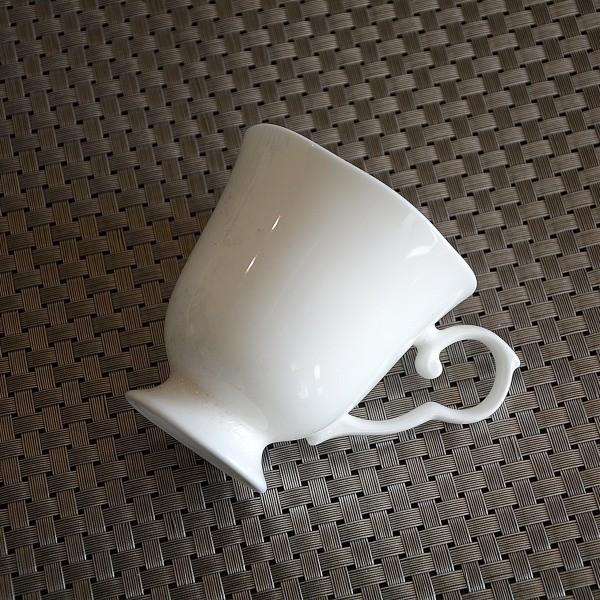 ホワイトフラワー カップ＆ソーサー５客セット ボーンチャイナ 伏せ焼き 訳あり |  | 01