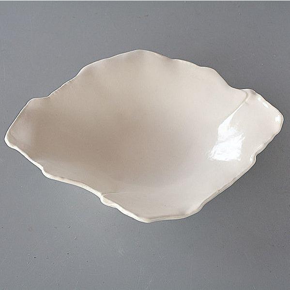 中皿 ホワイトクリーム 変形菱形 | 