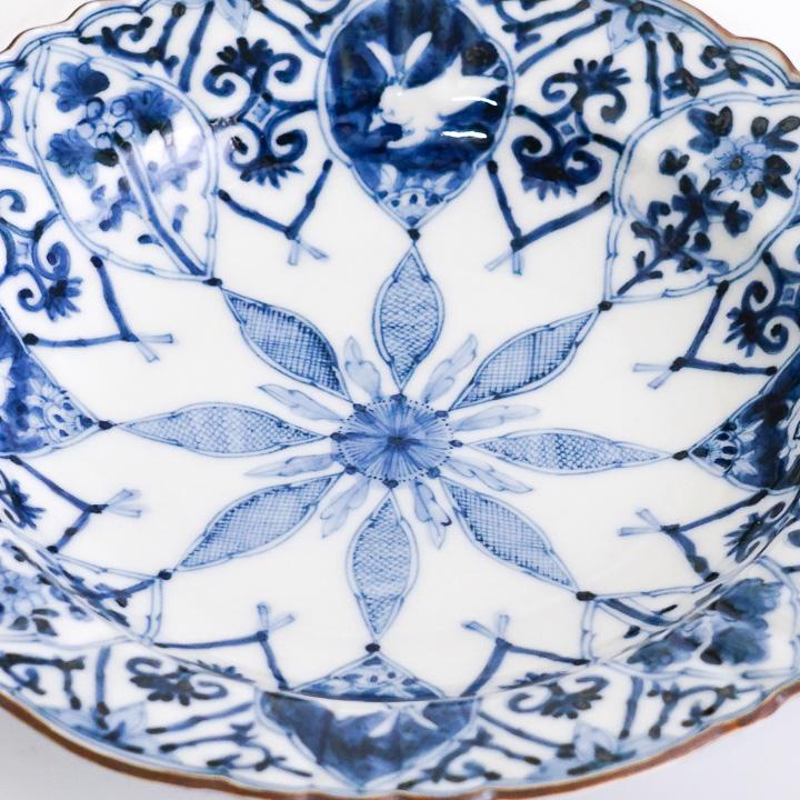 九谷焼 平向付 青華吉祥更紗兎文 / 山本長左 18cm 中皿 木箱入り 和食器 染付 人気 ギフト 贈り物 結婚祝い 法人ギフト 記念品 贈答品 木箱入りの画像