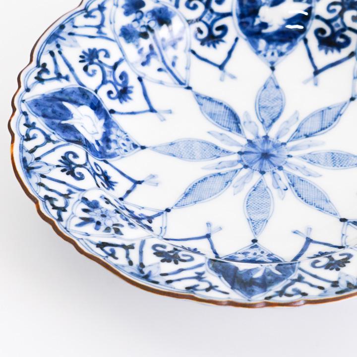 九谷焼 平向付 青華吉祥更紗兎文 / 山本長左 18cm 中皿 木箱入り 和食器 染付 人気 ギフト 贈り物 結婚祝い 法人ギフト 記念品 贈答品 木箱入りの画像