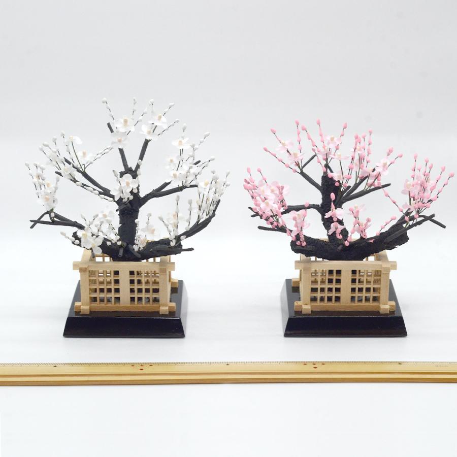 豪華！ お雛様 お飾りセット 雛飾り 屏風 親王飾り台 紅白梅 ぼんぼり 鳳凰の刺繍を全身にまとった豪華なおひなさまを紅白梅で引き立たせる