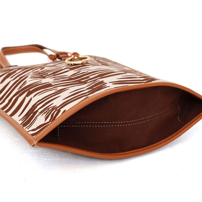 フィールアンドテイスト トートバッグ FLAT TOTE アニマルプリント f151d497 ゼブラ A4サイズ対応 FEEL AND TASTE  牛革 通勤 コットン レザー lyp6の画像