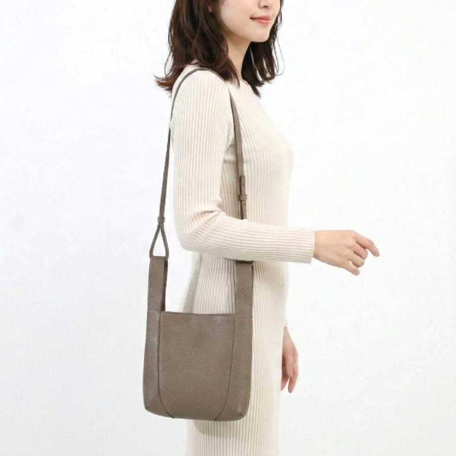 PELLE MORBIDA（ペッレ モルビダ） ヴェーラ ショルダーバッグ pmo