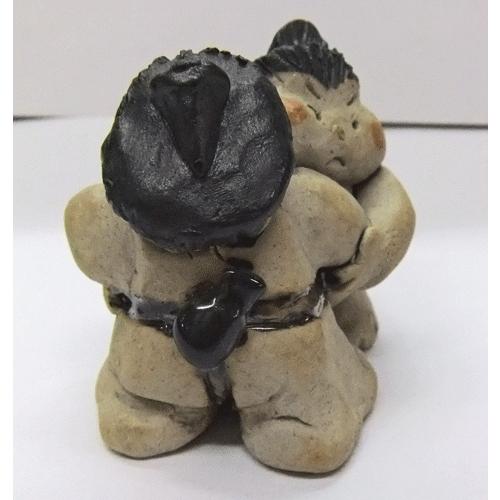 手作りの陶人形 力士 おすもうさん 組み手 縁起 癒し瀬戸焼人形 : 日本