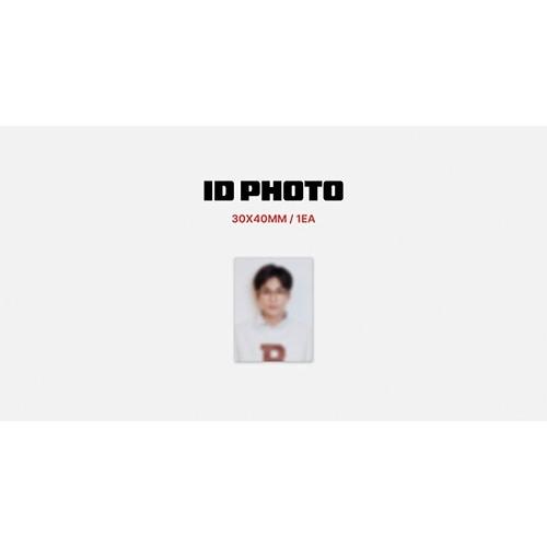 Xiumin XIUMIN 2026 SEASON'S GREETINGS [The Clue [X] ] ［CALENDAR+GOODS］ Book |  | 06