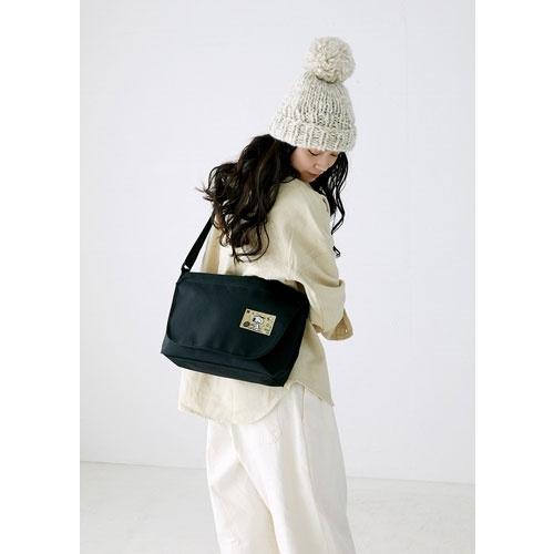 SNOOPY DAILY MESSENGER BAG BOOK Book |  | 06