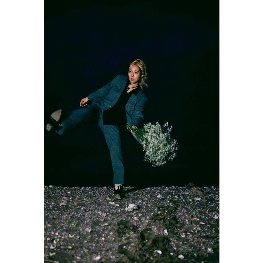 伊澤彩織 伊澤彩織PHOTO BOOK PLAYer 1 Book |  | 05