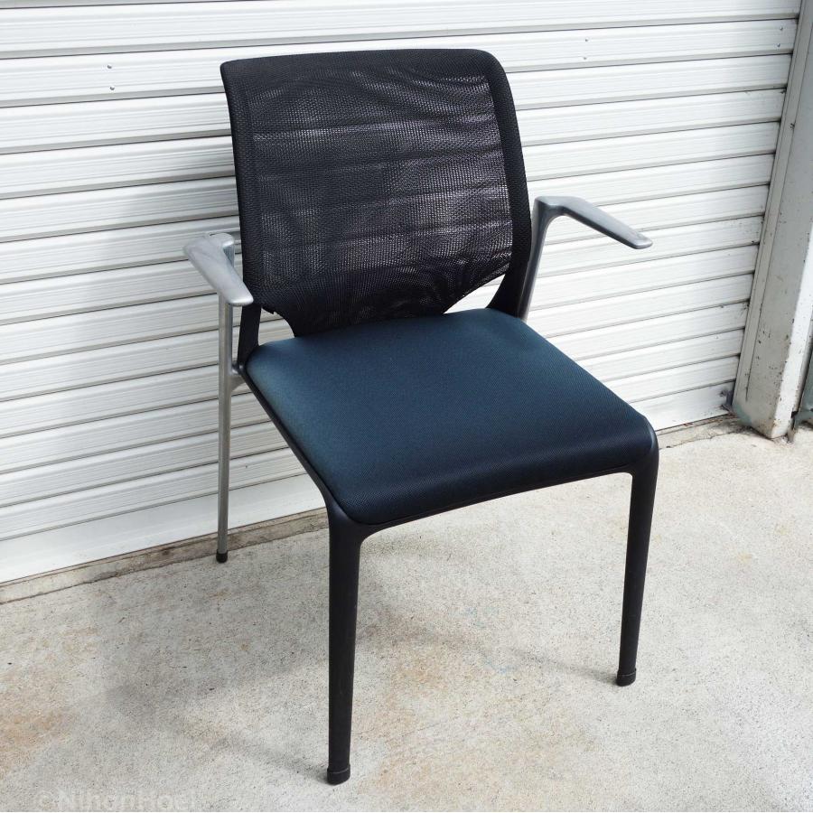 vitra. Vitra アームチェア Meda Slim 1脚 ◇ 在庫6 SA417302 vitra. Vitra アームチェア Meda Slim 1脚 ◇ 在庫6 SA417302