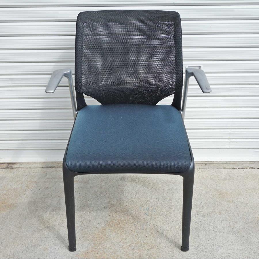 vitra. Vitra アームチェア Meda Slim 1脚 ◇ 在庫6 SA417302 vitra. Vitra アームチェア Meda Slim 1脚 ◇ 在庫6 SA417302