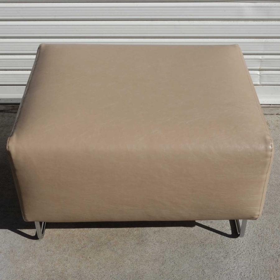 Cassina 送料無料 ◇ Cassina ixc. NESTスツール ◇ 革 幅600×奥行620