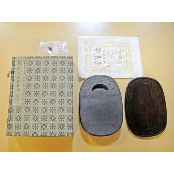 貨物輸送無料 ◆ 作物品 硯 ◆ 表意文字具 中国 栄宝斎 端渓硯 刻みつける硯 刻 松雲随形端硯 ◆ 幅167×奥ふかさ232×高さ30粍 楽器、手芸、コレクション-書道用具