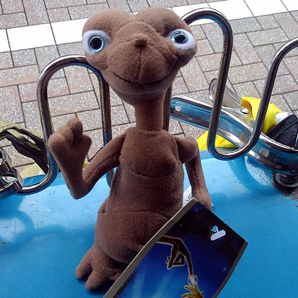 E.T. プラッシュ キーチェーン ぬいぐるみキーホルダー : トイバーガー