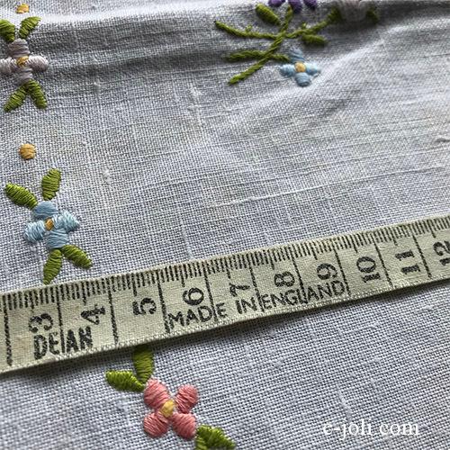 英国アンティーク】手刺繍リネンテーブルクロス 85x84cm YM004