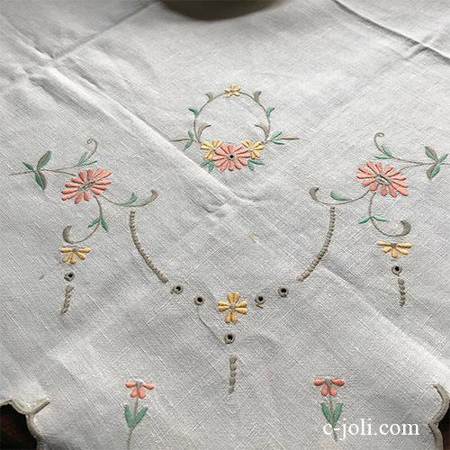 英国アンティーク】手刺繍コットンテーブルクロス 86x86cm YM005