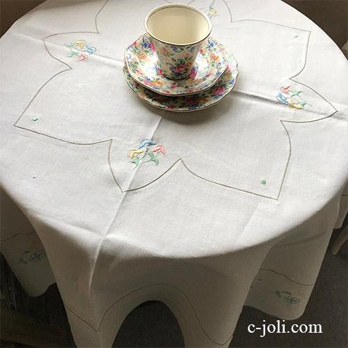 英国アンティーク】手刺繍コットンテーブルクロス 110x106cm