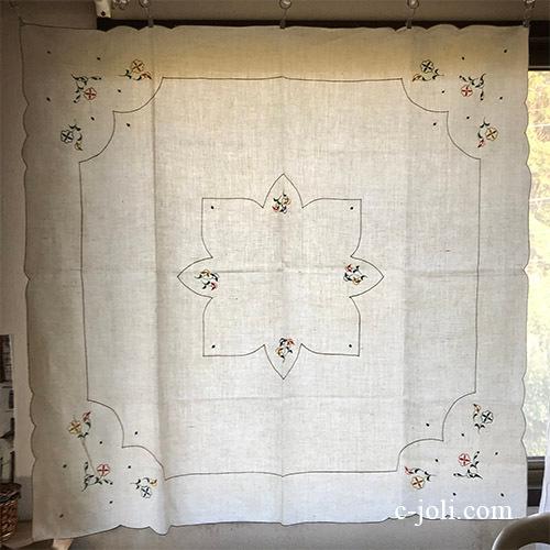 アンティーク 刺繍 テーブルクロス 英国アンティーク】手刺繍コットンテーブルクロス 110x106cm
