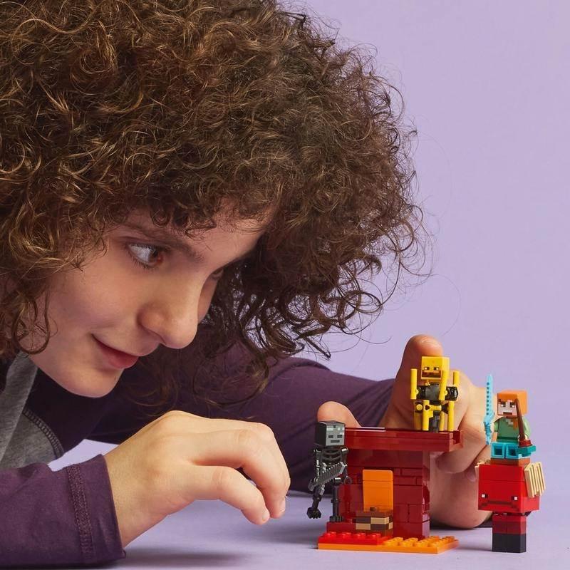 レゴ LEGO マインクラフト ネザーの溶岩バトル 21266 マイクラ