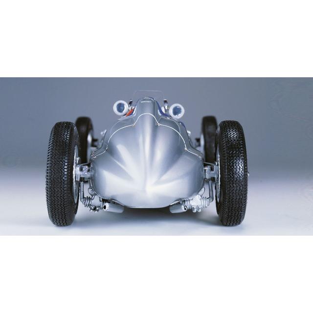 CMC 1/18 メルセデス・ベンツ W165 1939 シルバー 完成品ダイキャスト