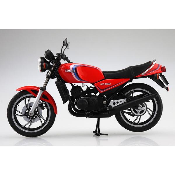 9月再入荷予定 スカイネット 1/12 完成品バイク Yamaha RZ250 YSPカラー　送料無料｜toystadiumookawaya｜03