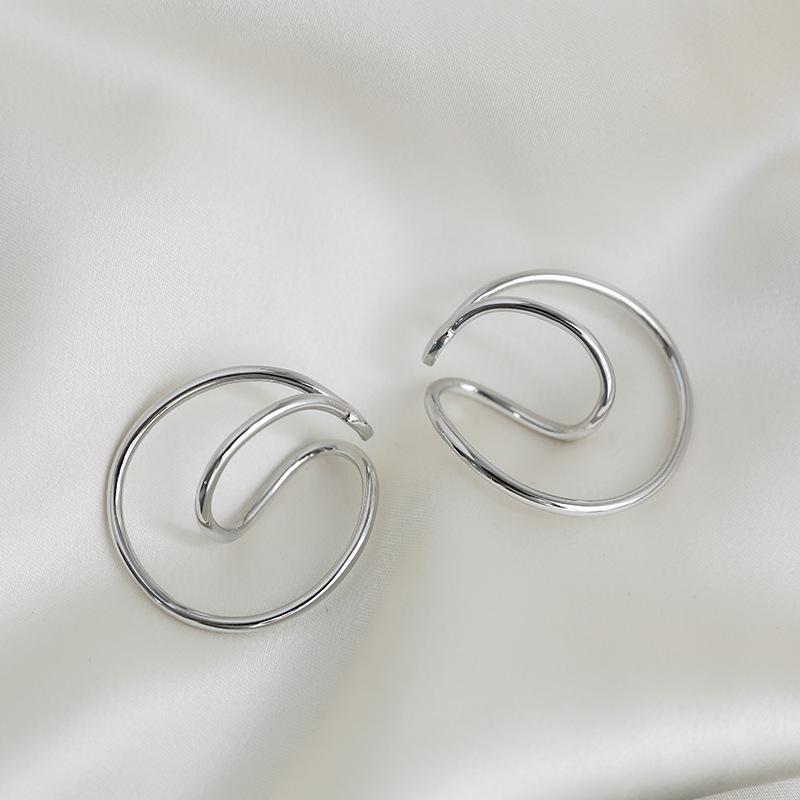 イヤーカフ レディース 18K 両耳用 2連 メタル ダブルライン ダブルツイスト 重ね付け風 カジュアル 仕事 プレゼント オフィス |  | 02