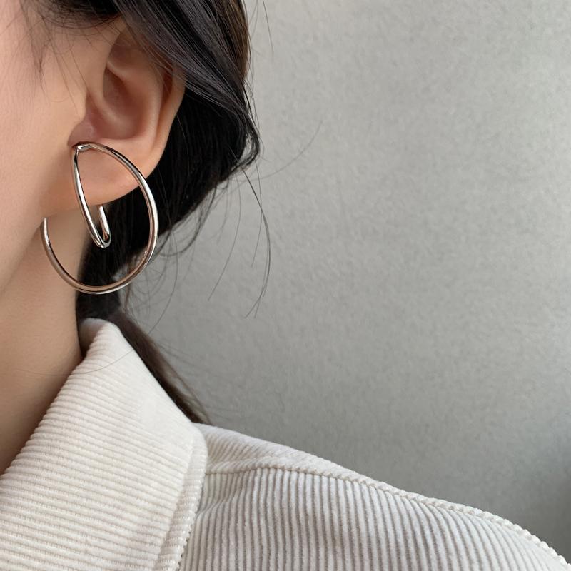 イヤーカフ レディース 18K 両耳用 2連 メタル ダブルライン ダブルツイスト 重ね付け風 カジュアル 仕事 プレゼント オフィス |  | 14