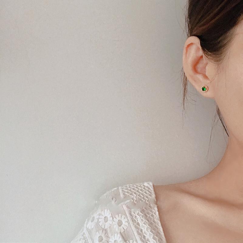 ピアス 18金 小さめ アレルギー対応 レデイース 1粒 一粒 エメラルド 透かし 仕事 プレゼント |  | 06