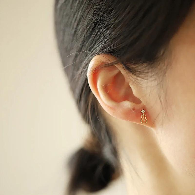 ピアス 18金 アレルギー対応 レディース 小さめ 透かし バイオリン 音符 音楽 ト音記号 弦楽器 アシンメトリー 仕事 プレゼント |  | 06