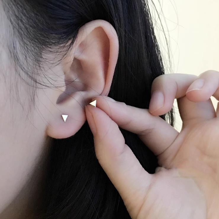 ピアス 18K 金属アレルギー対応 サージカルステンレス 小さめ 三角 トライアングル シルバー ゴールド ピンクゴールド シンプル 仕事 プレゼント オフィス |  | 04