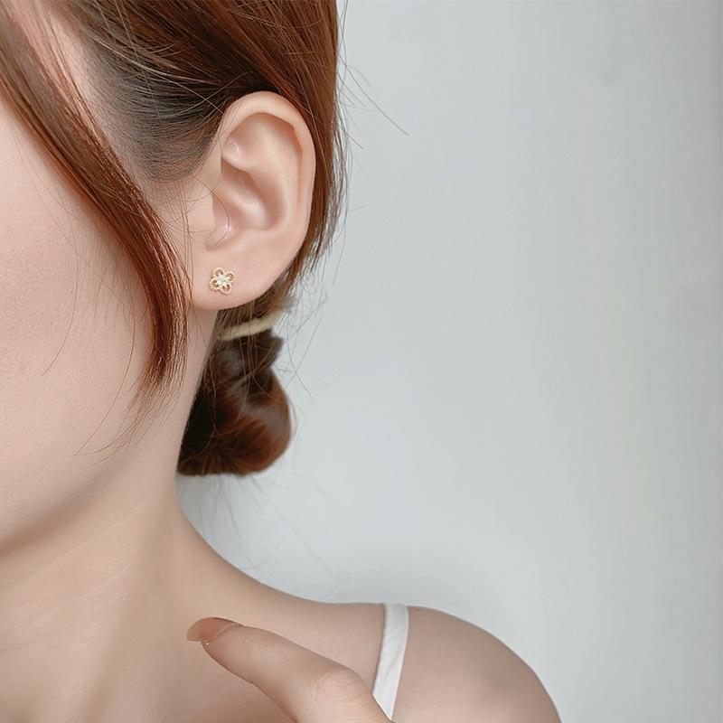 ピアス レデイーズ 18K アレルギー対応 ダイヤ クローバー 四つ葉 花 フラワー 小さめ 透かし 仕事 プレゼント |  | 06