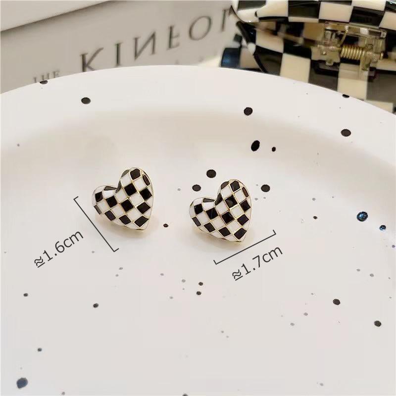 ピアス レディース 18K 金属アレルギー対応 シルバー925 ゴールド ハート 立体 モノクロ チェック 白黒 フェミニン 仕事 プレゼント |  | 13